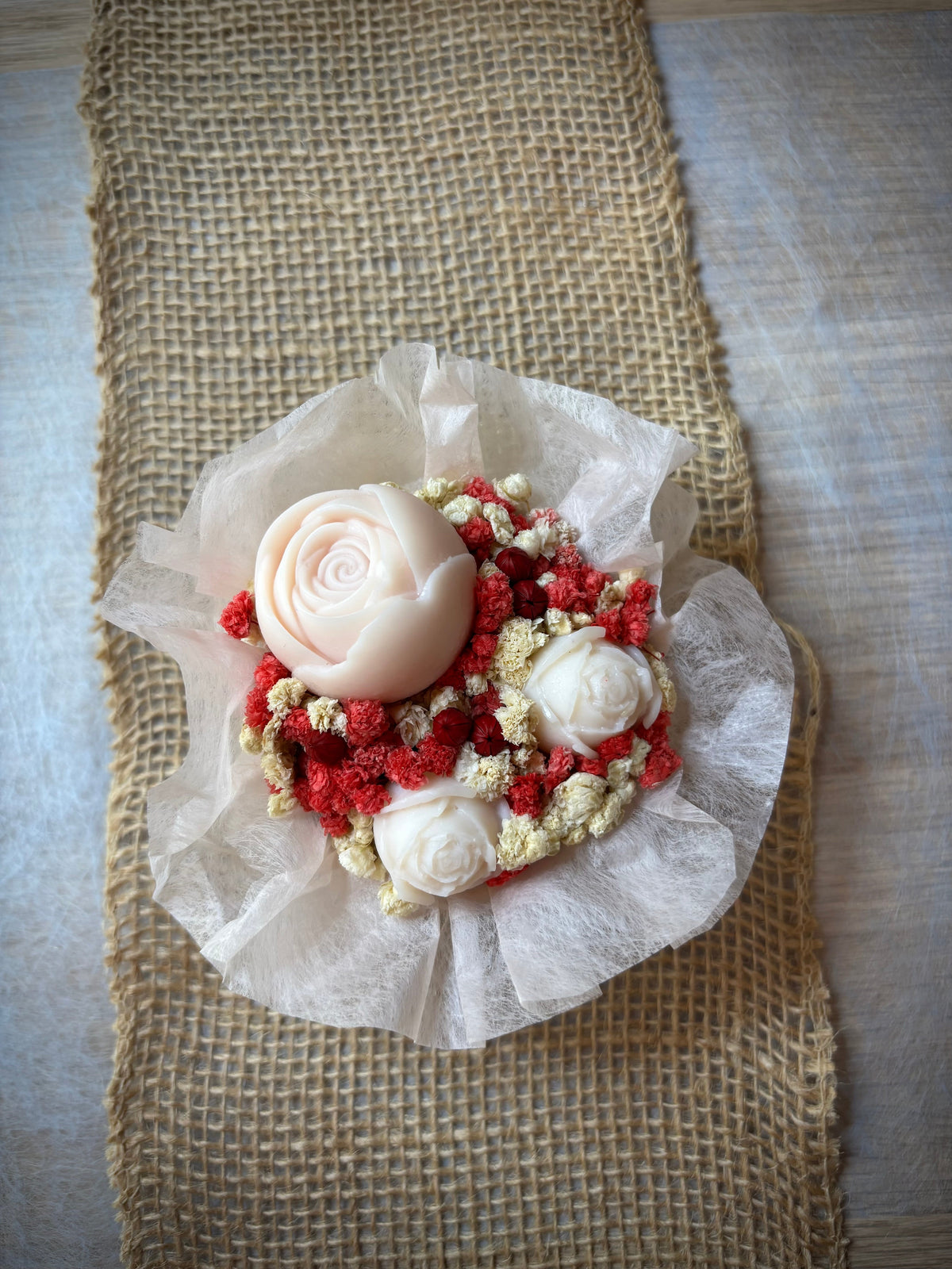 Bouquet de fondants Fleur de tiaré blanc cassé – vue de face – Flamme & parfums