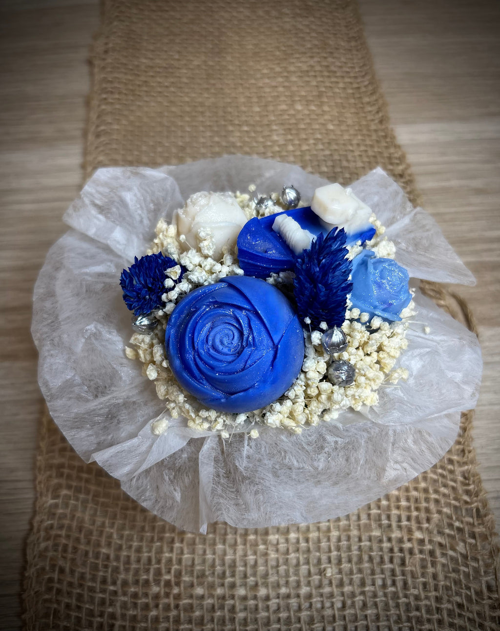 Bouquet de fondants Brise Marine bleu roi et blanc vue de dessus Flamme & parfums