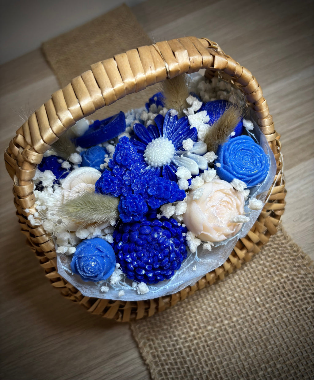 Panier de fondants Chat bleu – vue de côté – Flamme & parfums