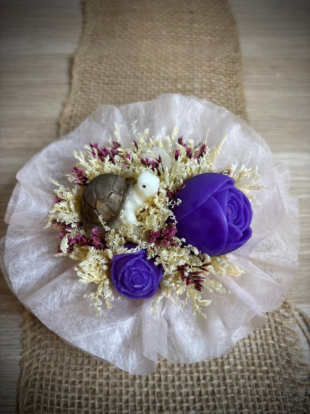 Bouquet de fondants Macaron Framboise Violette violet et blanc vue de face Flamme & parfums