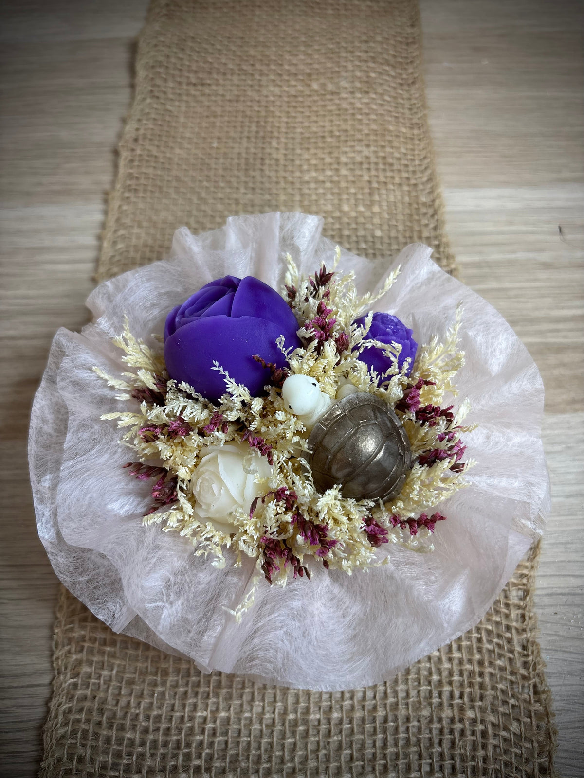 Bouquet de fondants Macaron Framboise Violette violet et blanc vue de dessus Flamme & parfums