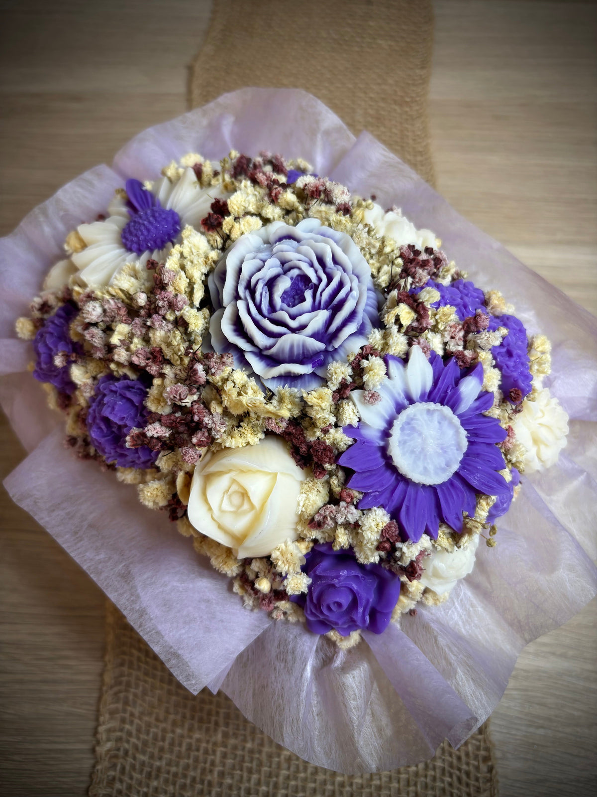 Bouquet de fondants Lavande violet et blanc – vue rapprochée – Flamme & parfums