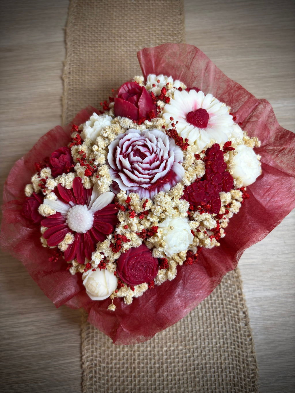Bouquet de fondants Cœur de Vanille rouge et blanc – vue rapprochée – Flamme & parfums
